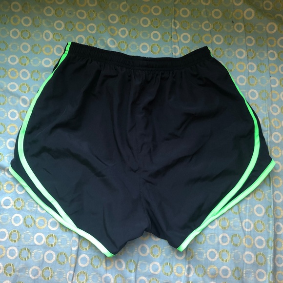 nike running shorts - Picture 2 of 2